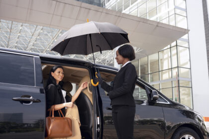 businesswoman-getting-taxi-cab